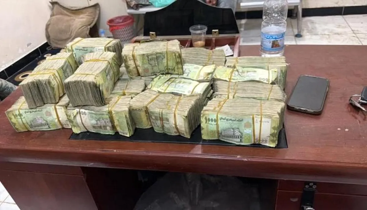 كشف المستور | تشريح "الوهم الإعلامي".. باحث اقتصادي يكشف بالأرقام: لماذا ترتعب الحكومة اليمنية من هبوط الدولار؟