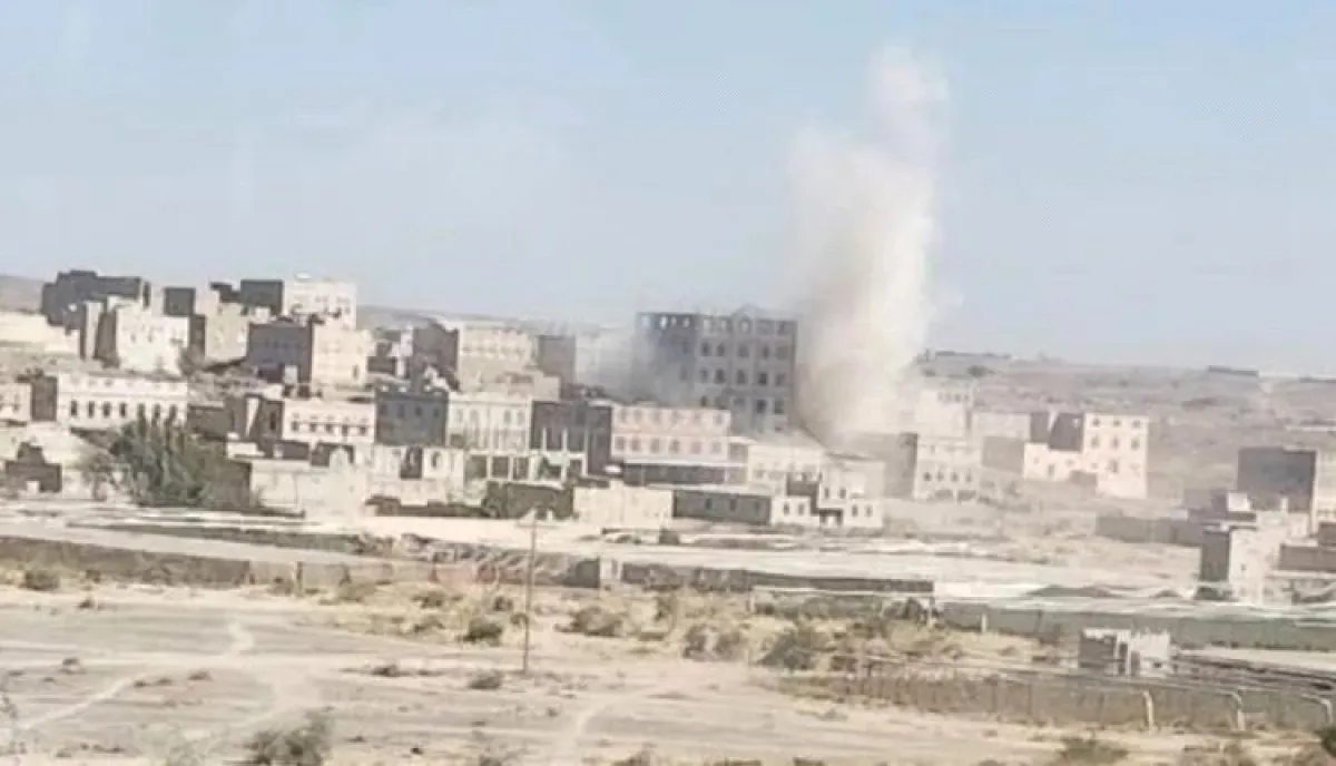 بعد أيام من الحكم بإعدامه: ميليشيا الحوثي تفجّر وتحرق منزل العميد المختطف " الصايدي" بصنعاء