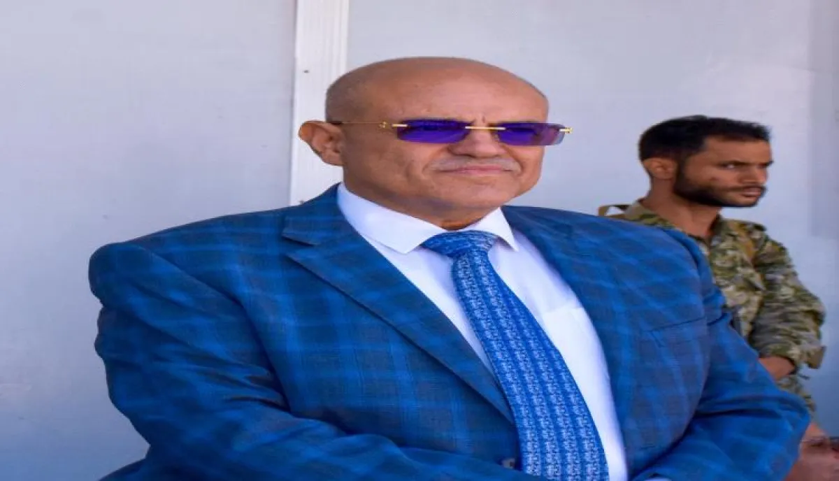 وثيقة تكشف المستور في تعز: المحافظ يُعيّن أحد أقاربه في منصب إيرادي رفيع والأهالي يتساءلون عن "معايير الكفاءة"