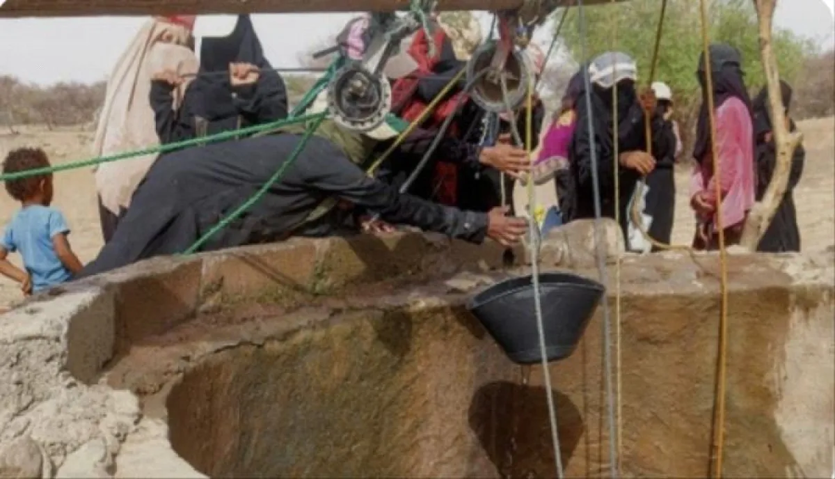 في تعز.. غازات مولد كهربائي تحوّل بئر مياه إلى مصيدة موت وشاب يدفع حياته ثمنًا