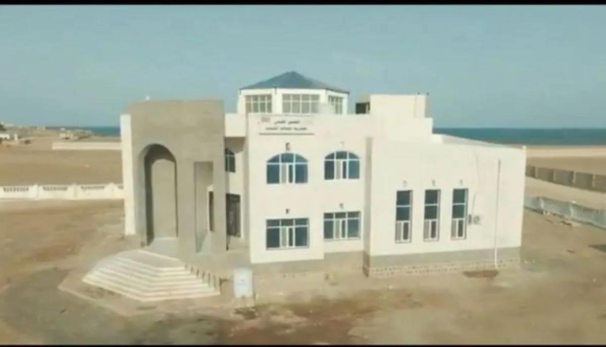 تفنيداً لـ"الصور المبتورة".. سلطة "ذو باب المندب" تكشف حقيقة تأهيل المجمع الحكومي وتصفع مطابخ التضليل الاخواني