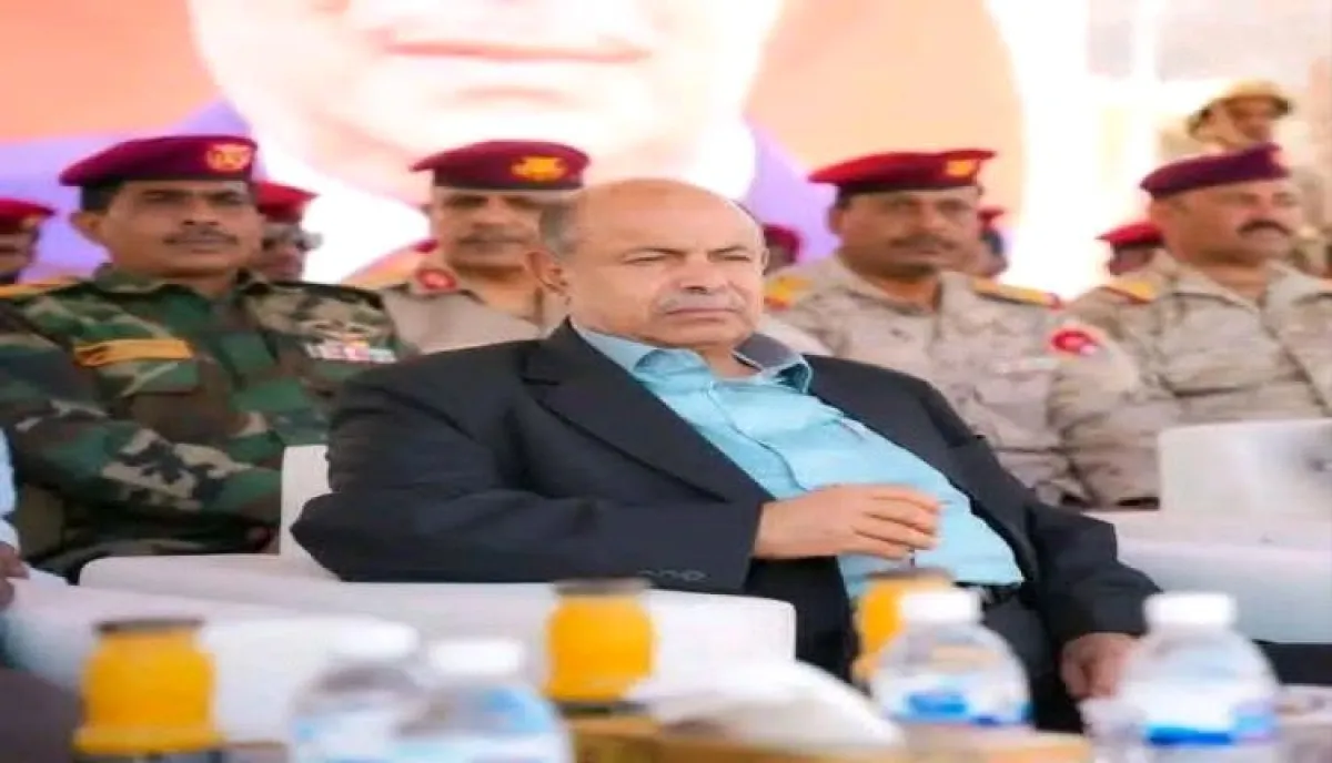 هجوم مسيّر ثلاثي يستهدف احد أعضاء مجلس القيادة الرئاسي واستنفار امني. عسكري يطوّق موانئ ومنشآت النفط