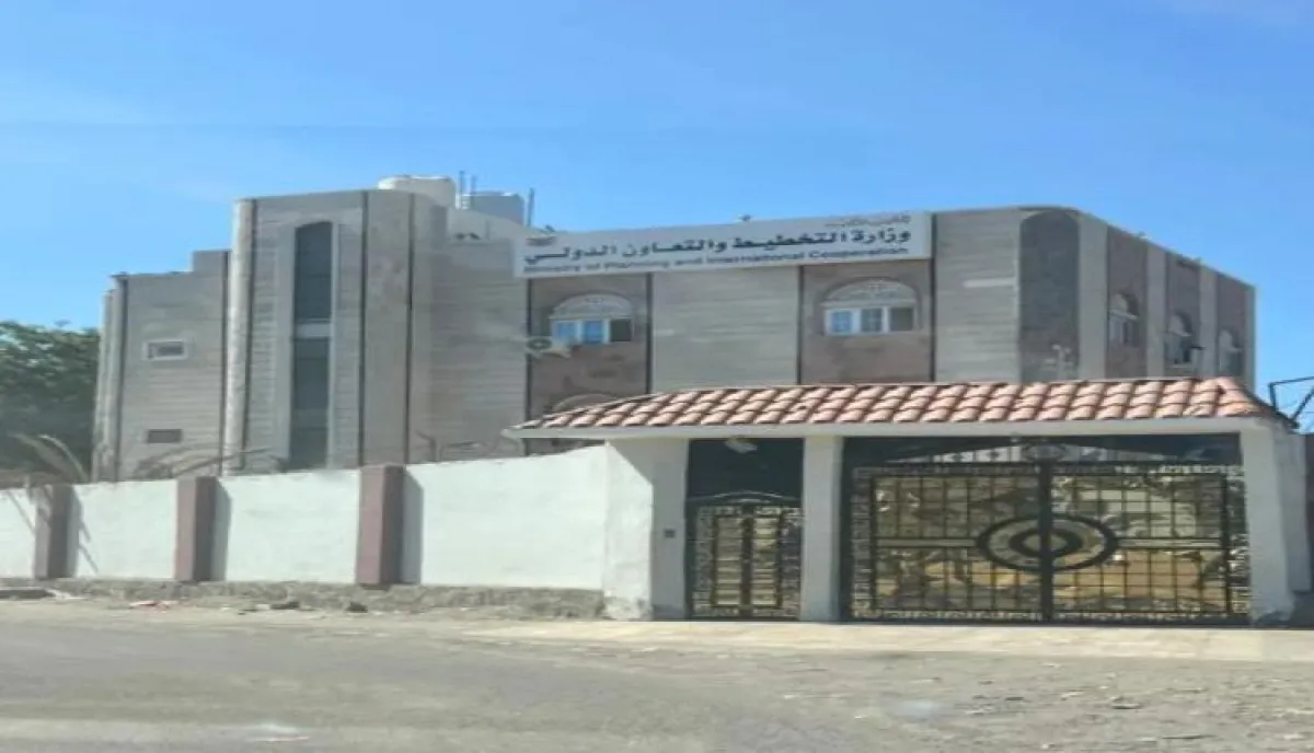 فيلا الوزيرة بـ5 آلاف دولار وشرايين تمويل الحوثي تمر عبر عدن.. وزارة التخطيط في عين عاصفة "الفساد والتواطؤ"