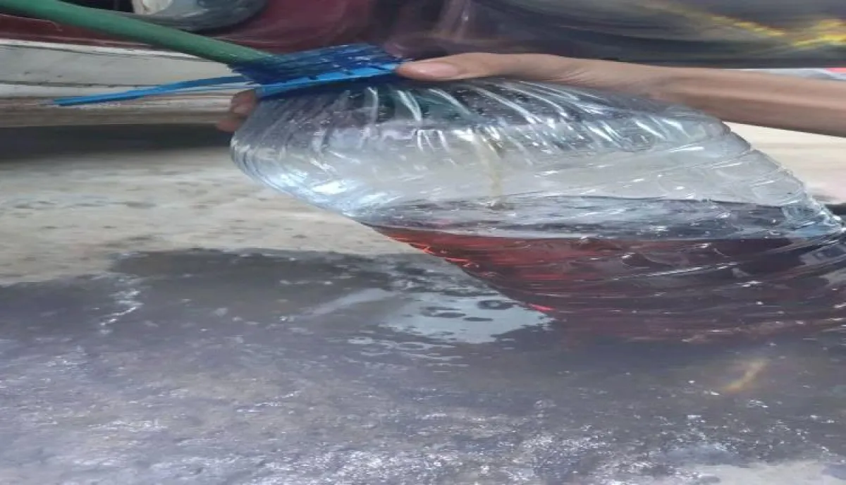 شماعة (الضربات الإسرائيلية) : مبررات واهية لشرعنة الجريمة | الحوثي يضخ 18 مليون لتر بنزين مغشوش إلى الأسواق وشلل واسع للمركبات في صنعاء وباقي المحافظات