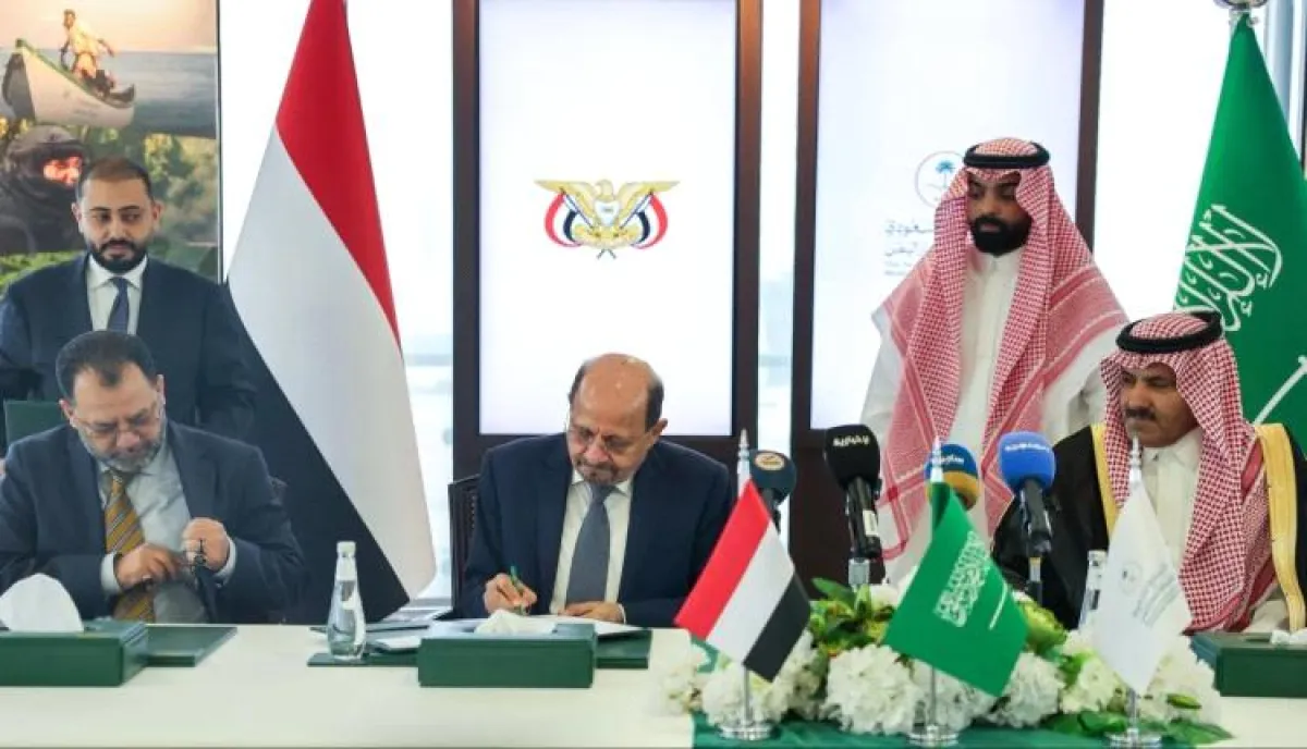 في اليمن | لغز المليارات المخفية : ايرادات الجمارك تكفي الرواتب وزيادة.. فلماذا تتسول الحكومة الدعم السعودي وتخفي إيراداتها المليارية؟