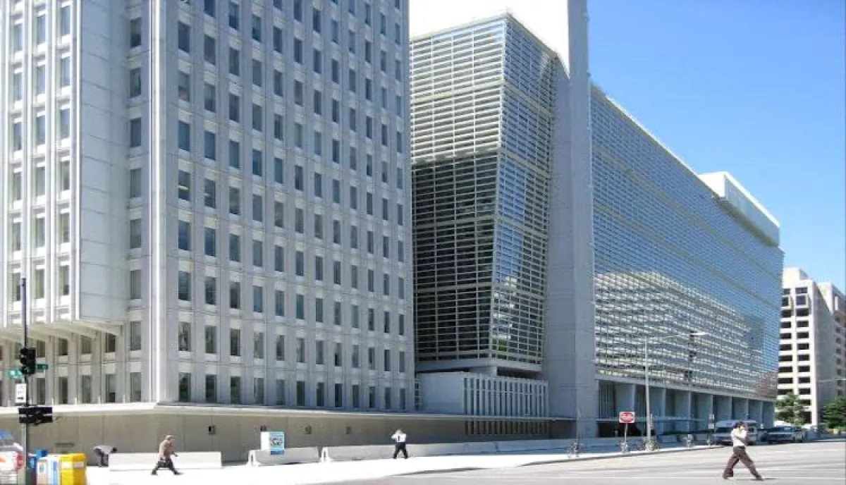 في احدث اصدار من تقريره | البنك الدولي يتوقع انكماش الاقتصاد اليمني في 2026 وسط تراجع النفط والتمويل الإنساني