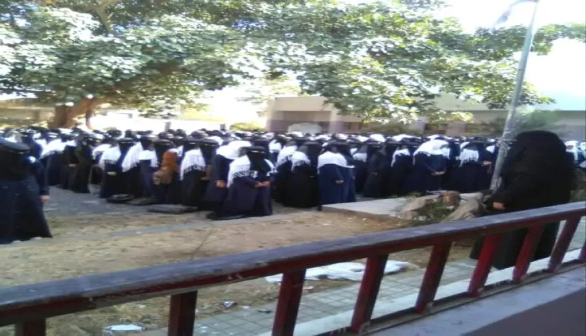 في إب .. قيادات حوثية تقتحم مدارس بنات جبلة وتجبرهن على أمر صادم