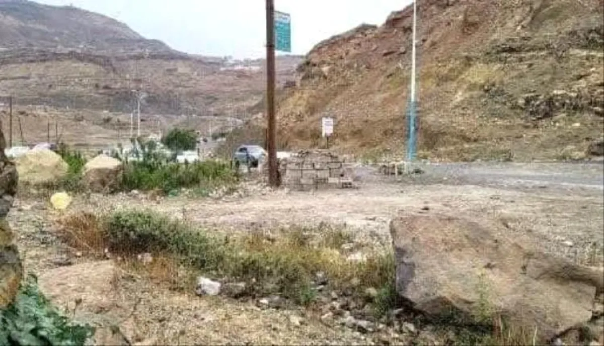 تفخيخ الملكية العقارية.. هيئة أوقاف الحوثي تلتهم أراضي صنعاء بوثائق مزورة ومواطن يصرخ: (احكموني لـ يهودي ولا لقضاء المليشيا)