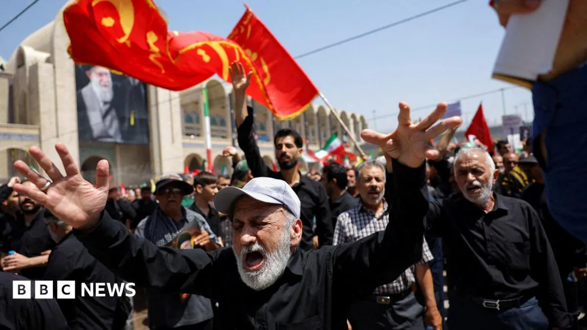 جنازة آية الله خامنئي: حشود ضخمة في طهران استعداداً لتشييع مهيب