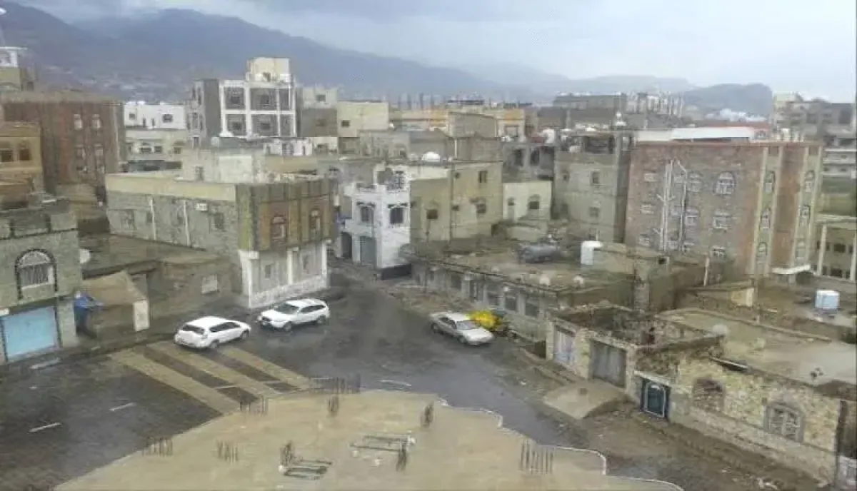 في تعز  | قيادي إخواني يطلق النار على فريق الصرف الصحي ويحتجز العمال ويشبعهم ضربا وإهانات | أسماء وتفاصيل