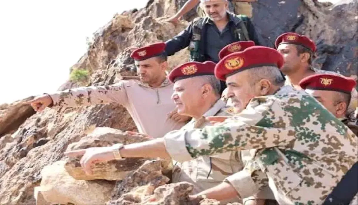 تكميم أفواه وتستر على فساد الملحق المالي.. مسلحو (محور تعز) يختطفون ناشطاً وجندياً لمنع كشف مستور (لجنة البصمة)