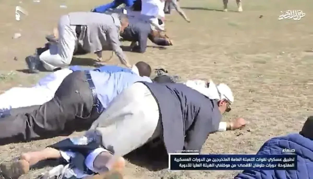 في إب .. الحوثي يجبر معلمي المدارس الخاصة على الالتحاق بدورات عسكرية