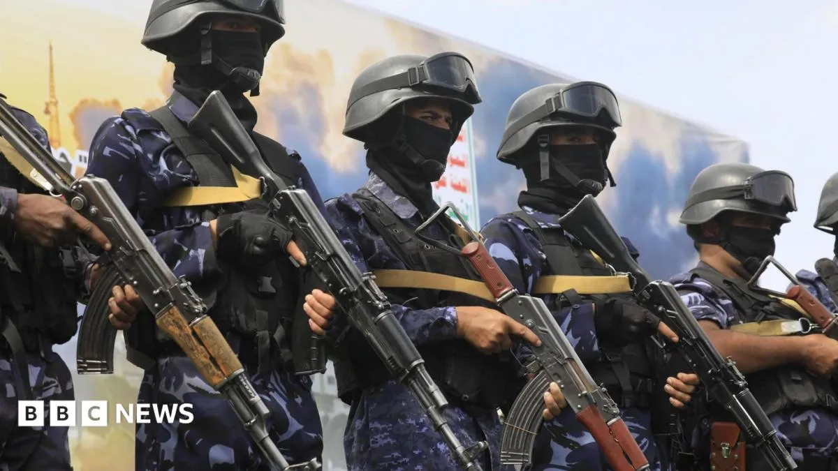 مقتل 30 جندياً يمنياً على الأقل في هجمات حوثية على معسكرات