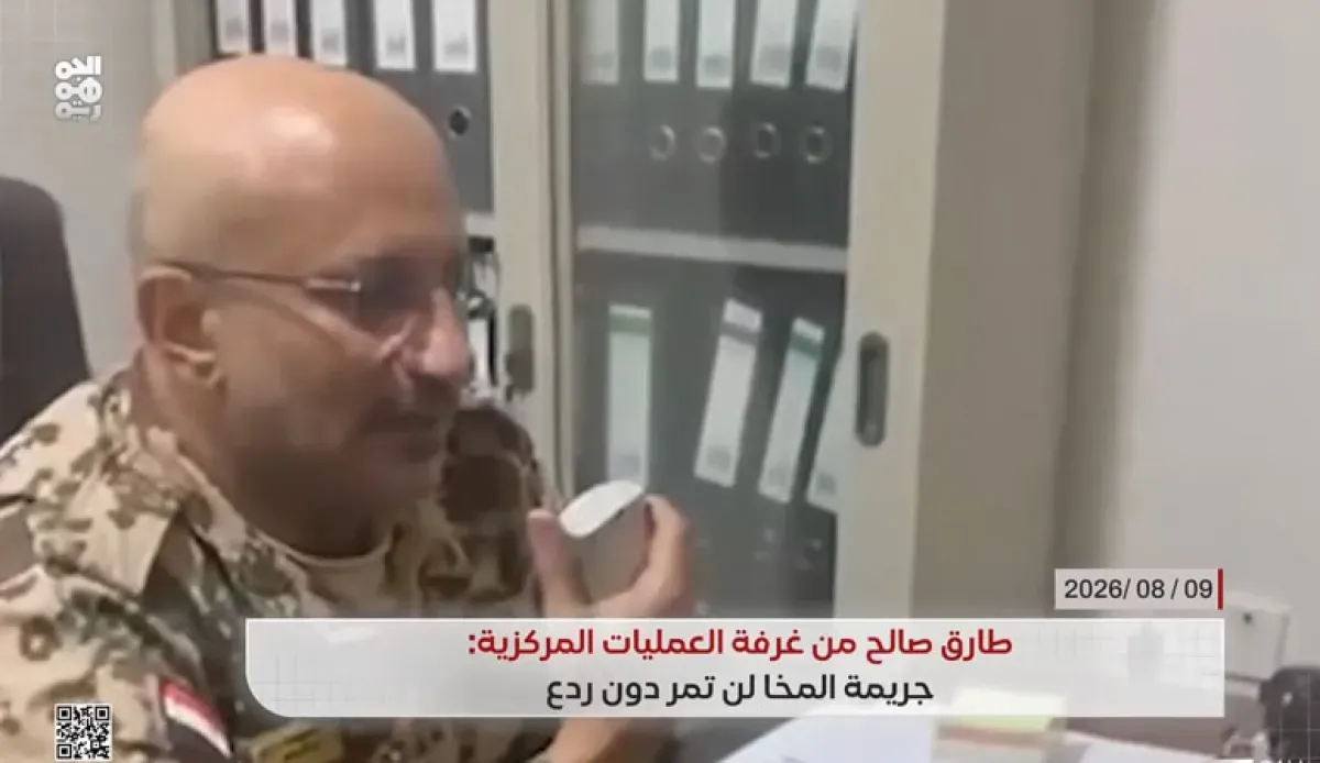 طارق صالح يتفقد غرفة العمليات العسكرية بالساحل الغربي عقب هجوم حوثي على المخا