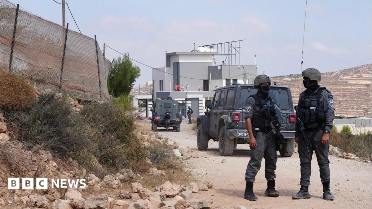 نشطاء يسعون لإيصال مساعدات لعائلات فلسطينية محاصرة في الضفة الغربية