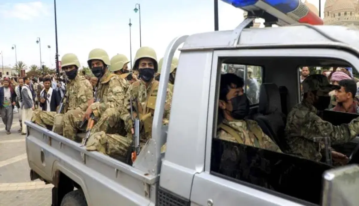 في مناطق سيطرتها .. الحوثي يخنق العمل الصحفي ويجبر المراسلين على التبعية المطلقة لرواية الجماعة