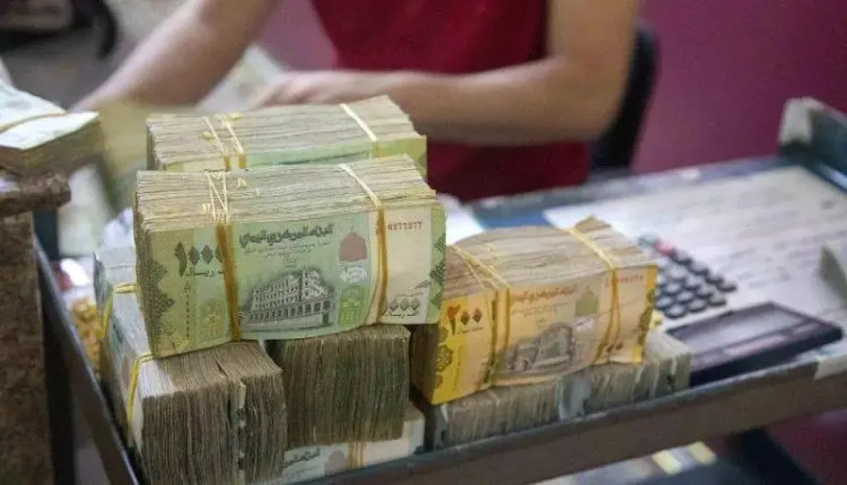 في اليمن | إيرادات تتضاعف والمواطن يزداد فقراً.. والشارع يتساءل أين تذهب أموال الحكومة الشرعية؟