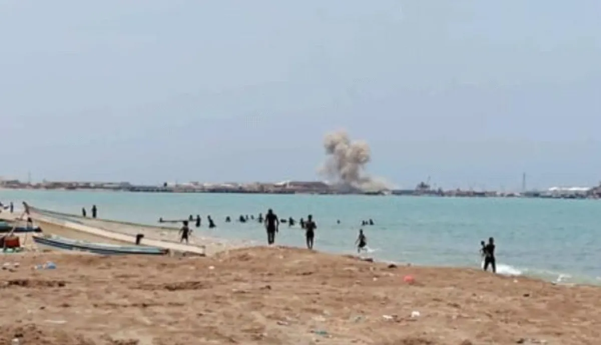 هجوم جديد يستهدف سفينة قبالة المخا و(التجارة البحرية البريطانية) تحذر من تصاعد المخاطر في البحر الأحمر
