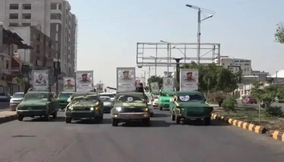 شاهد | شوارع صنعاء تكتظ بصور القتلى.. نزيف بشري هائل ينهك الحوثيين ومأساة مجتمعية خفية خلف خطوط النار