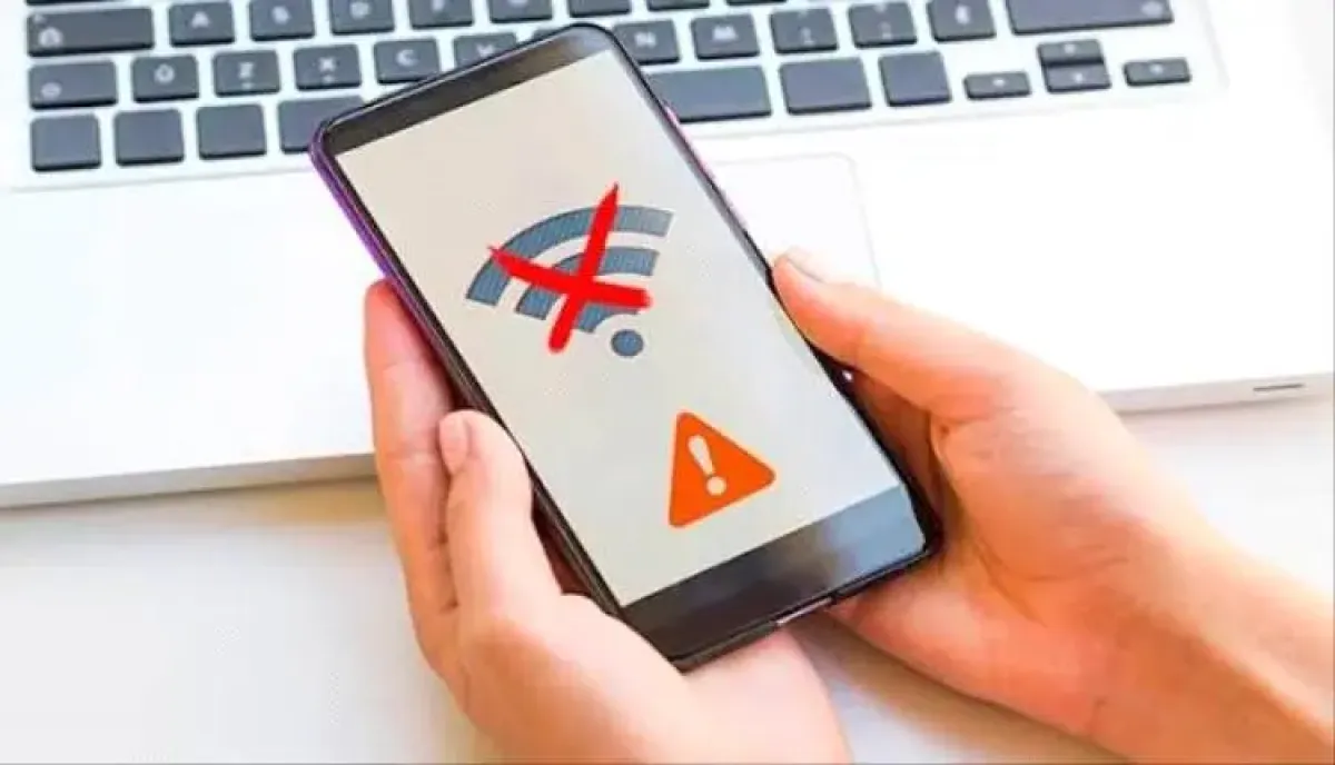 في شبوة .. انقطاع مفاجئ للاتصالات والإنترنت عن مناطق بينها عتق عاصمة المحافظة