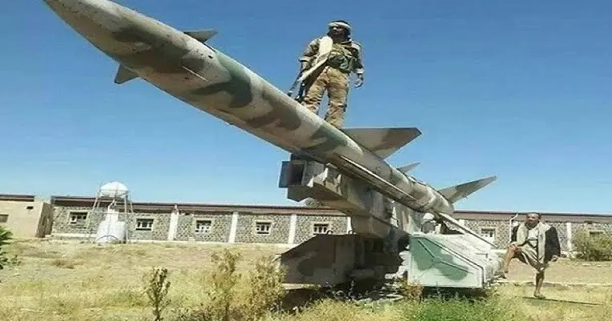 الحوثيون يقصفون جزرًا يمنية بالصواريخ الباليستية بعد إحباط هجوم زوارق