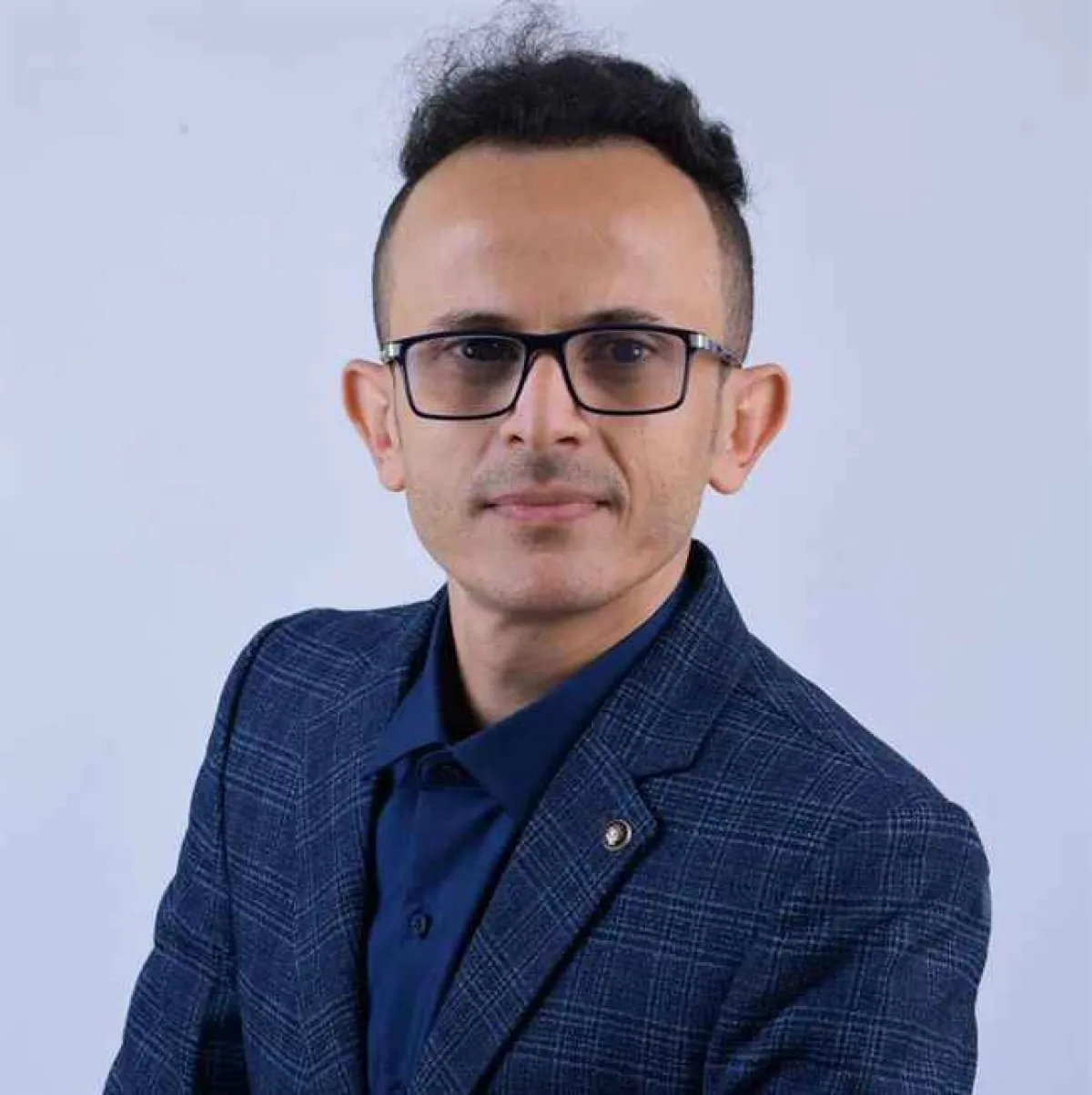 في اليمن | الرئاسة... رمزية دولة أم منصة خصومة؟