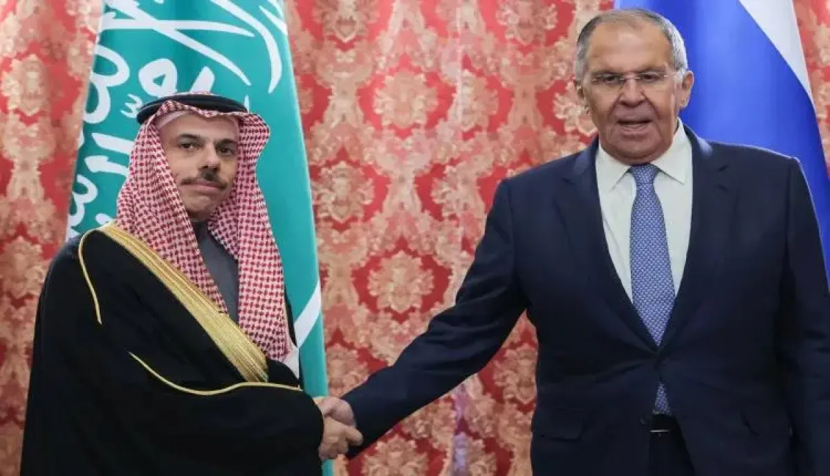من موسكو | وزير الخارجية السعودي يُوجه تحذيراً ناهياً للحوثيين : (فتحتم على أنفسكم باباً لا تحتملونه).. وموسكو تدين الهجمات الإرهابية