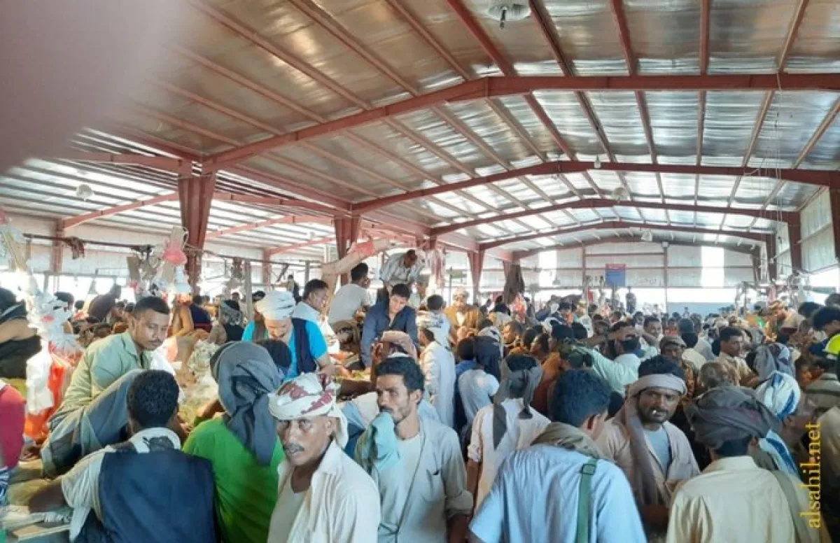 الساحل الغربي .. ‏تحت الارهاب الحوثي والمصائب لا تتوقف: ابتزاز حوثي للتجار والمستهلكين تحت طائلة (تغيير العملة)