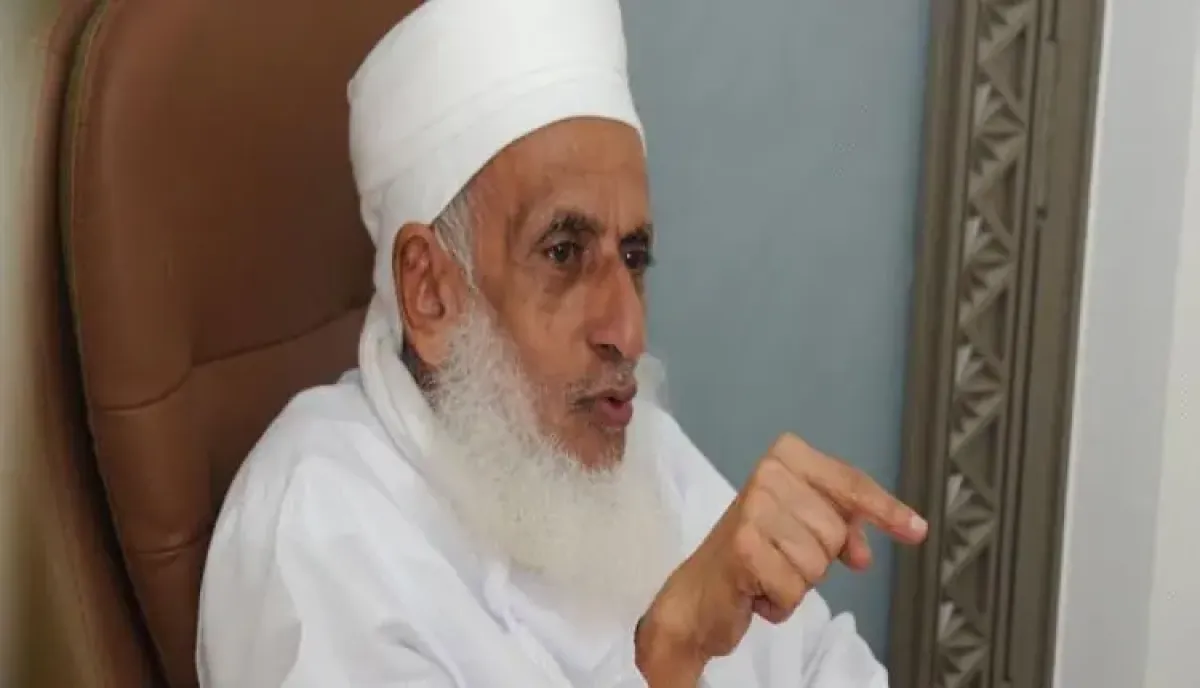 اليمن تستنكر تصريحات مفتي عُمان وتتهمه بمنح (غطاء معنوي) لجرائم الحوثي
