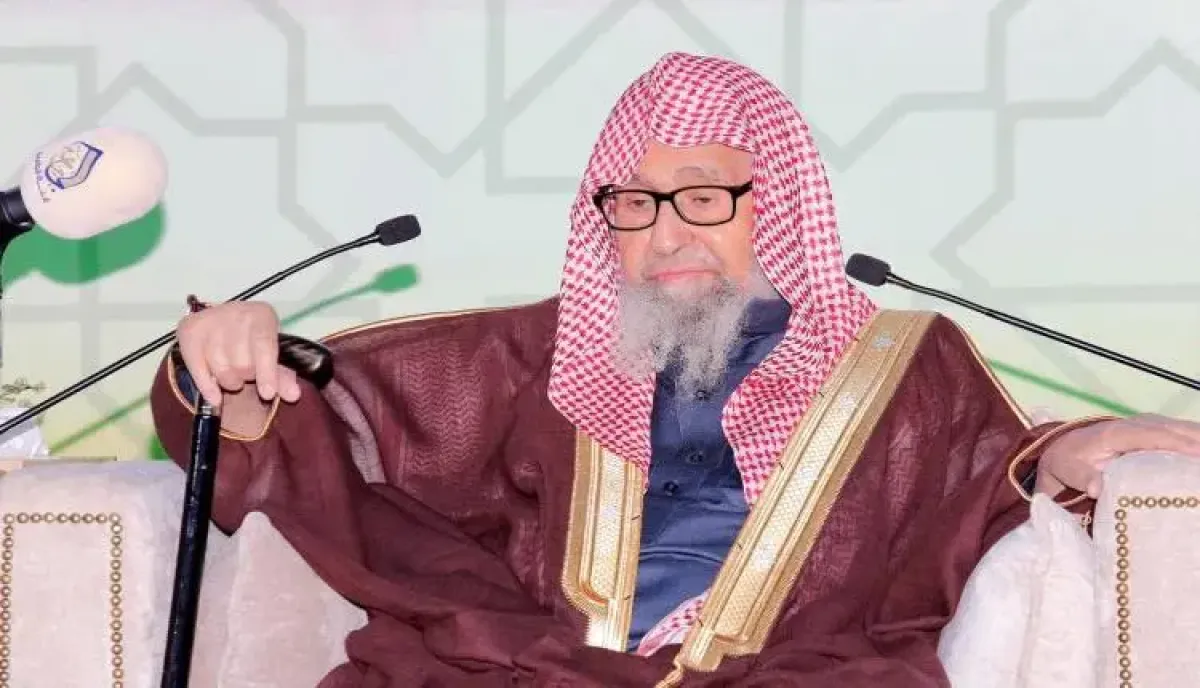مفتي السعودية يهاجم الحوثيين: (فرقة ضالة وعصابة شر) ومواجهتهم والدفاع عن شرعية اليمن من أوجب الواجبات
