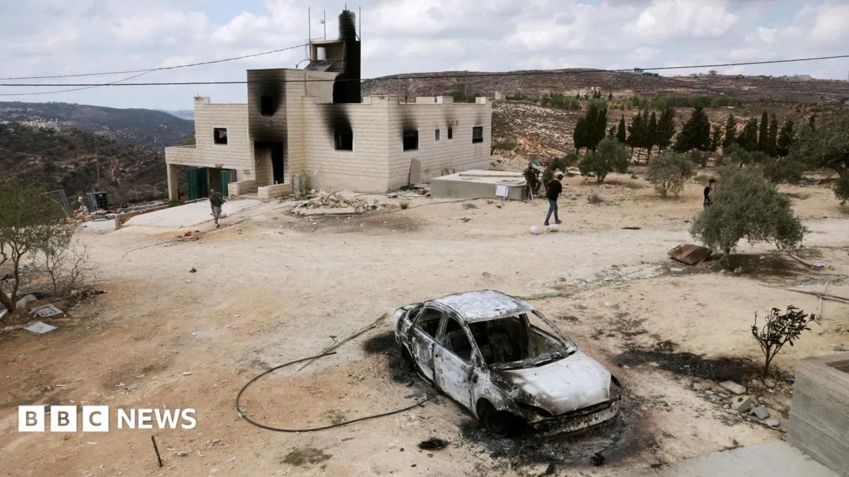 مستوطنون إسرائيليون يهاجمون قرية فلسطينية ويمنعون عائلة من العودة إلى منزلها