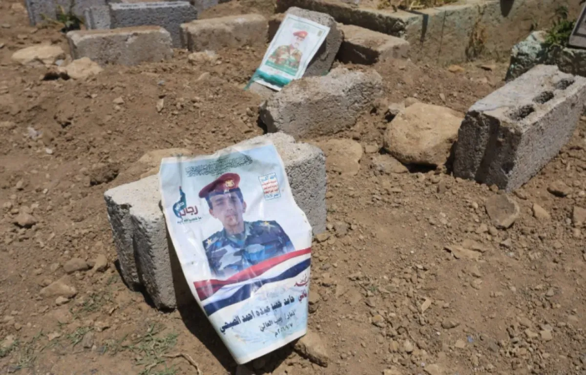 مدن للأموات وميزانيات مفتوحة: الحوثيون يستحدثون ويرممون مقابر في 7 محافظات لتغطية نزيف جبهاتهم