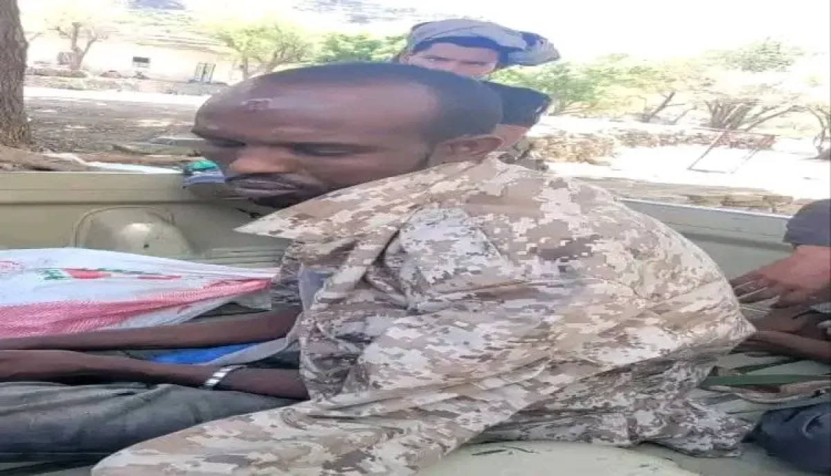 شاهد | ضبط عنصر حوثي أجنبي في حيفان وعيريم.. ورسائل مشفرة على هاتفه تكشف مخططات عبوات ناسفة
