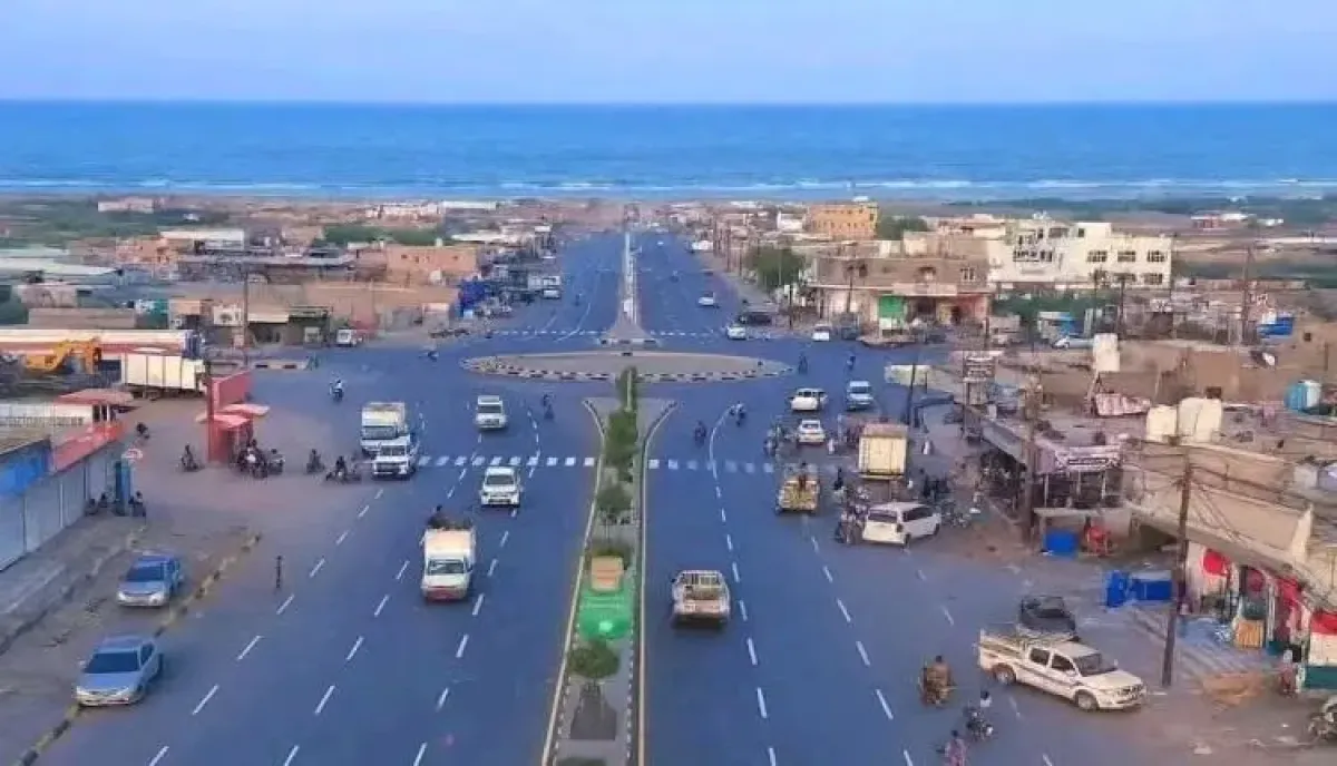 فرار جماعي للقيادات الحوثية والخبراء الإيرانيين من المخا عقب تفخيخ الأحياء والموانئ وتكتيك قتالي محكم لـ(العمالقة)