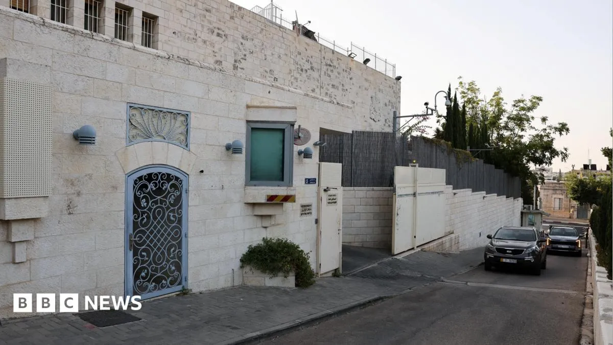 بريطانيا تؤكد استمرار عمل قنصليتها بالقدس الشرقية رغم مغادرة دبلوماسيين