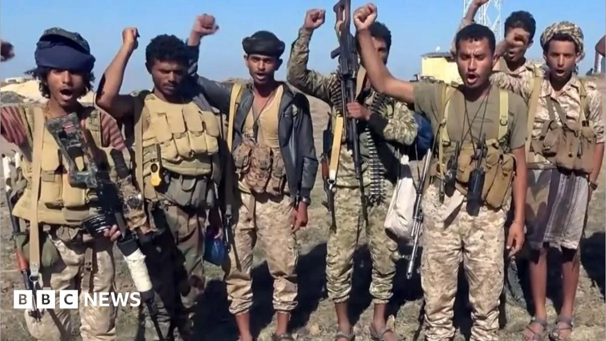 مقتل ثلاثة سعوديين في هجمات حوثية على مطار الرياض