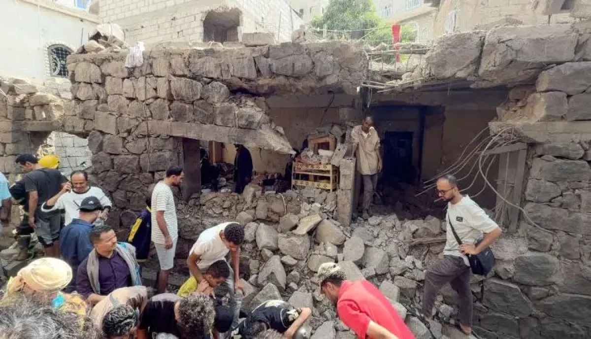 كارثة إنسانية غير مسبوقة: فرار ربع مليون يمني جراء التصعيد الحوثي.. وتعز ومحاورها في عين العاصفة