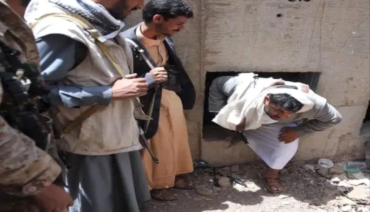 إشراف مباشر لخبراء طهران وحزب الله: الحوثيون يحفرون شبكة أنفاق وينصبون قواعد صواريخ استراتيجية في (الوازعية) قرب باب المندب