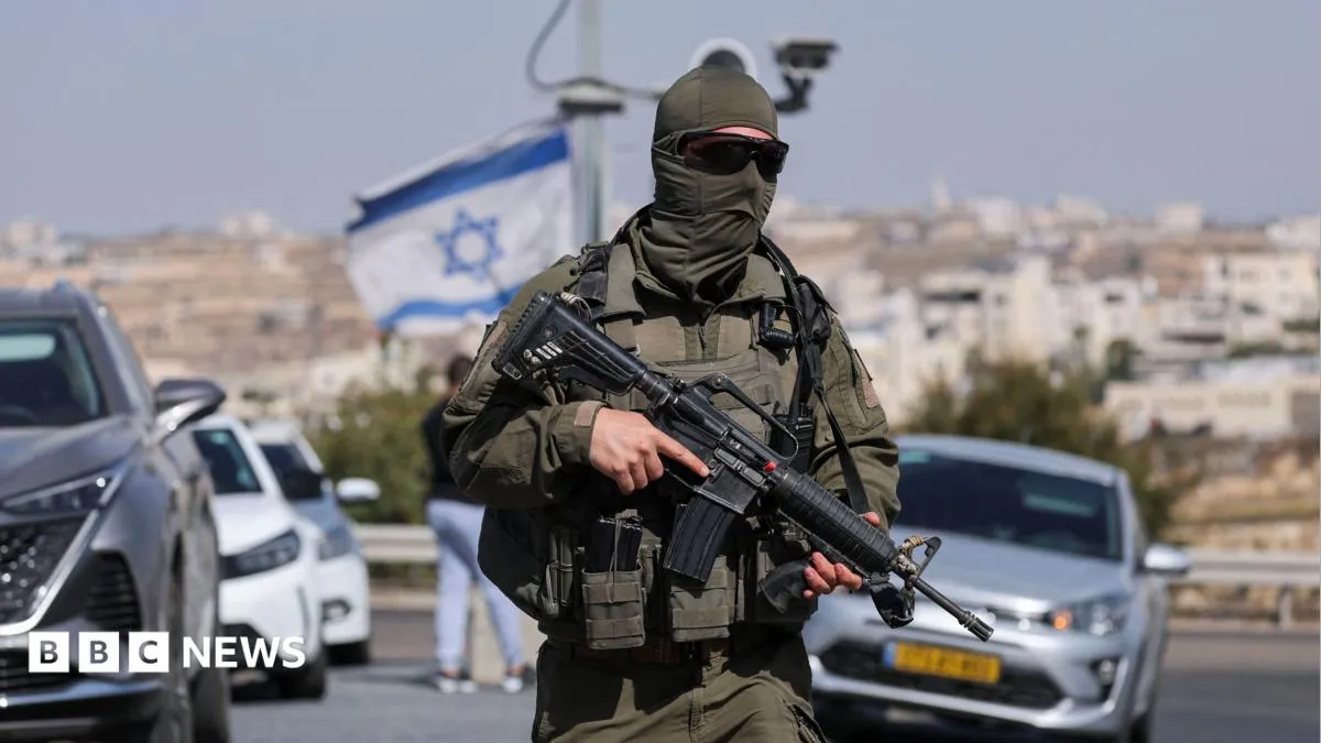 إصابة خمسة إسرائيليين ومقتل مهاجمين فلسطينيين مشتبه بهما في تبادل إطلاق نار بالضفة الغربية