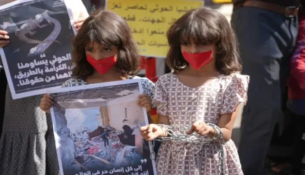 غضب شعبي في تعز.. وقفة احتجاجية تندد بالحصار الحوثي وتكشف عن حصيلة دامية لانتهاكات أكتوبر