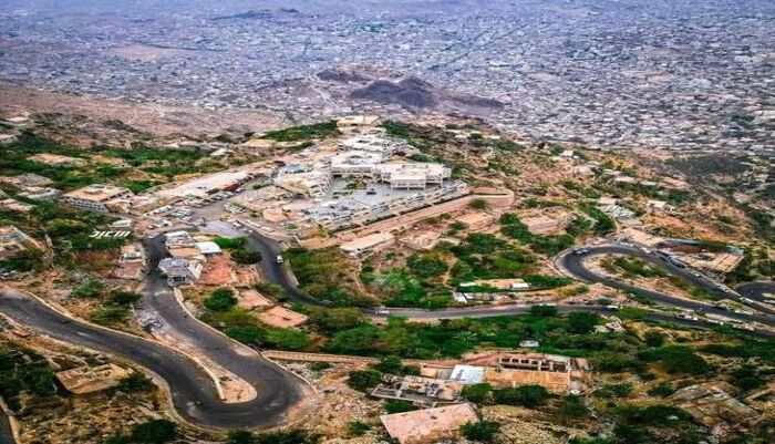 في تعز .. تقرير يكشف عن خسائر بمليارات بسبب الفساد وخبير يتعهد بتوفير 100 فرصة عمل