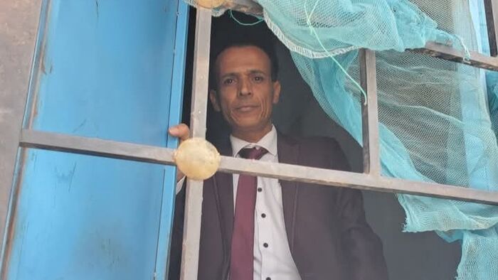 في إب .. قاضٍ يأمر باحتجاز محامٍ خلال جلسة محاكمة | اسماء وتفاصيل