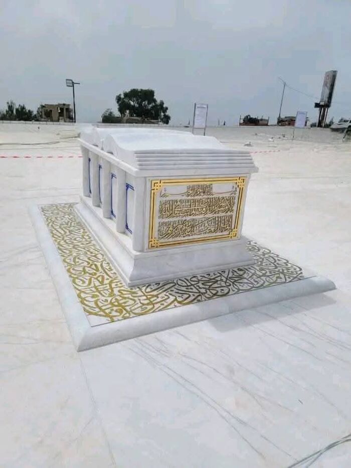 حرمهم كل شي.. الحوثي يصدر قرار جديد يصدم اكادمي ودكاترة جامعة صنعاء وأعضاء هيئة التدريس.. تفاصيله