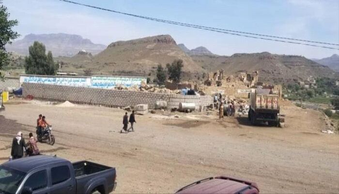 تواصل عمليات النهب والسلب .. نافذ حوثي يبسط على أرض حكومية مخصص لمشروع خدمي