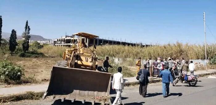 شاهد | اعتداء حوثي جديد على حرم جامعة إب في محاولة للاستيلاء على أراضيها | صور وتفاصيل