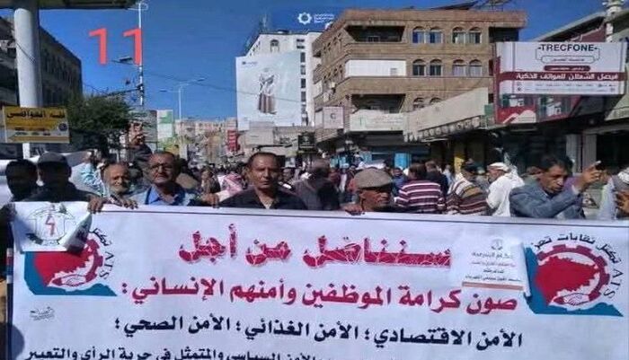 سخط شعبي في تعز | محرم: الوضع كارثي وغضب الحليم ينذر بانفجار.. والسلطة  تتهم المعارضين بـ"الطابور الخامس"