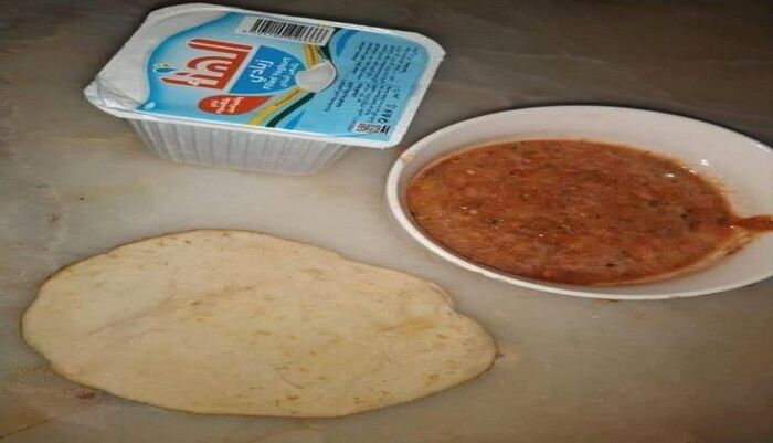 في اليمن | انهيار الريال يدفع موظف إلى الاكتفاء بـ"حبة زبادي" كوجبة عشاء باهضة.. والأسعار تشعل الأسواق