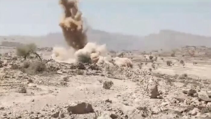 بقيادة ابو خرفشة .. الحوثيون يفجرون حصون قبائل عذر وحاشف باستخدام الديناميت | فيديو وتفاصيل