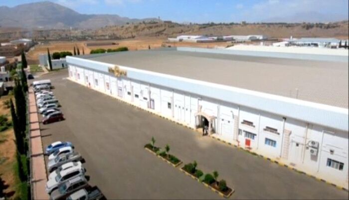 تقرير حقوقي يكشف عمليات نهب منظم نفذها حارس الحوثيين القضائي