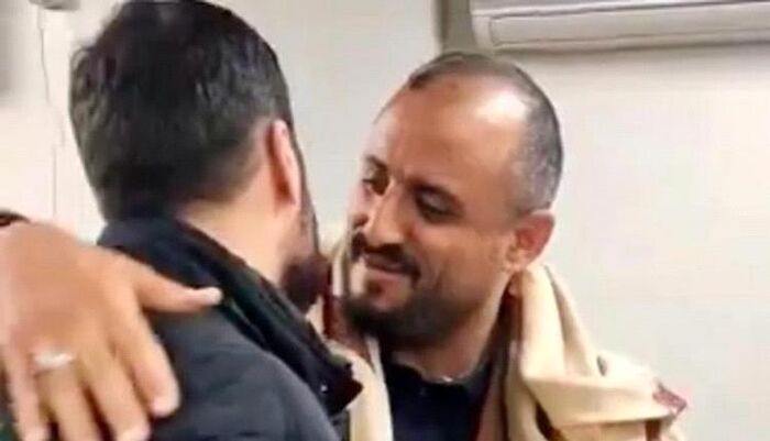 اثارت اليمنيين | الحوثيون في لبنان.. مشاهد "تذلل" تفضح التبعية لايران وحزب الله